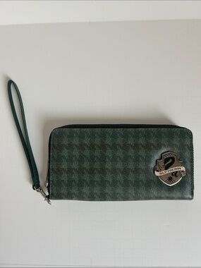 Harry Potter Bioworld Slytherin Wristlet Wallet
